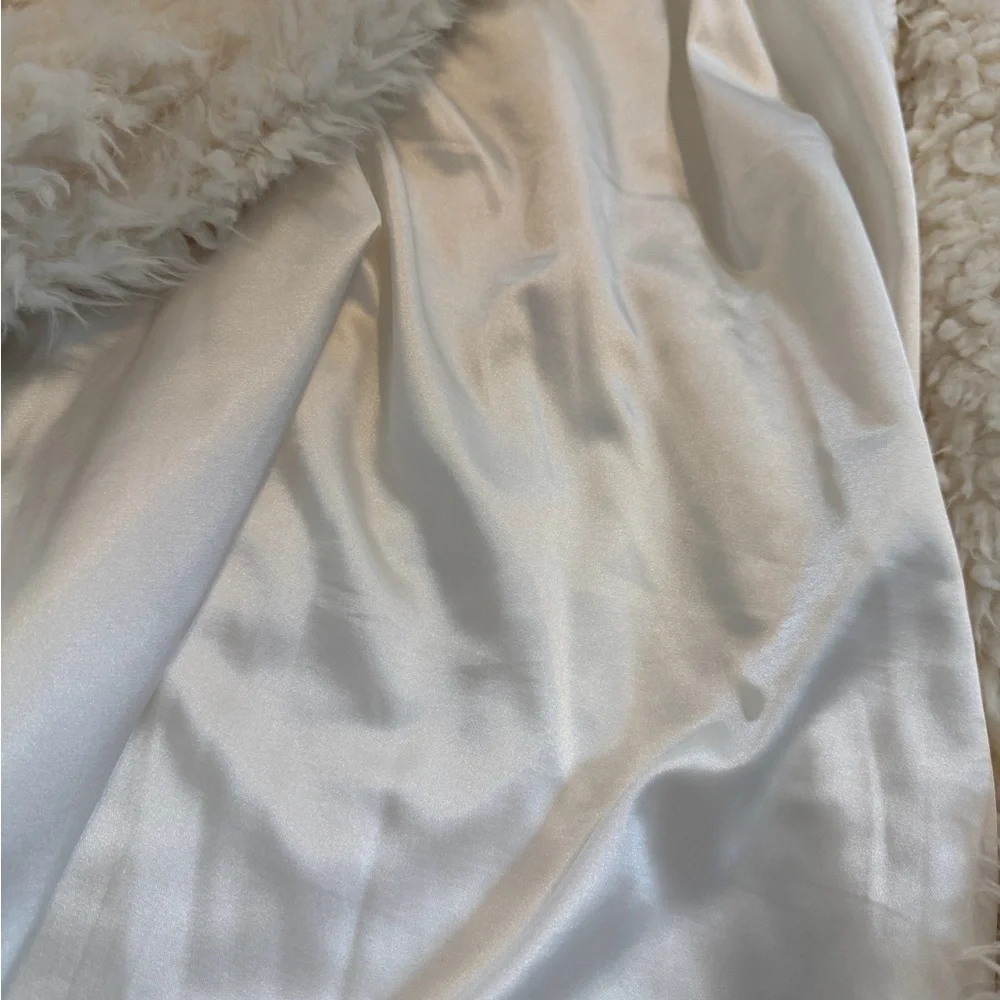 Torrid White Shaggy Faux Fur Jacket size 5 - Picture 8 of 8